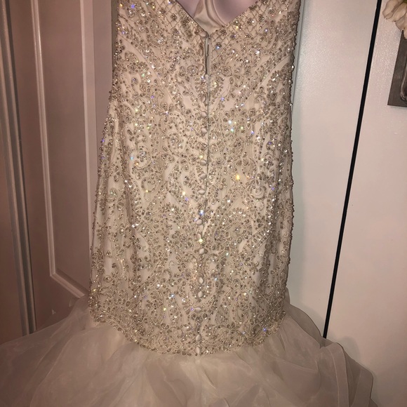 Wedding dress - Picture 8 of 8